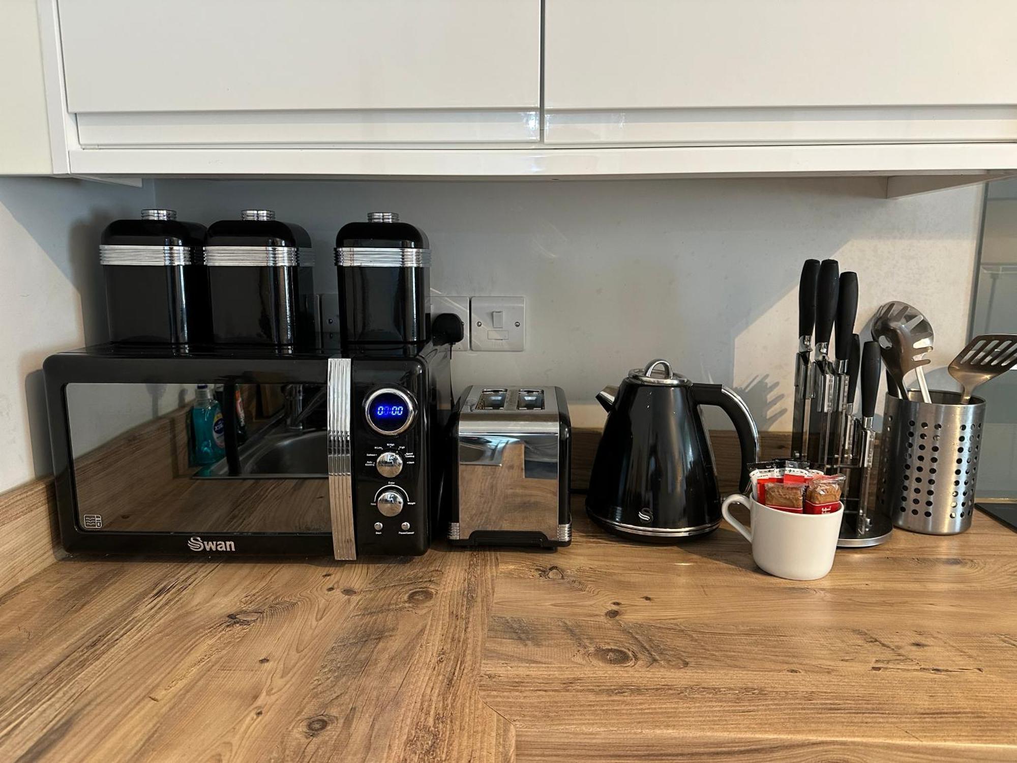 Appartement Spacious One Bedroom - With Parking And Wifi - Town Centre Location - Gated Access - Walk To Beach! *