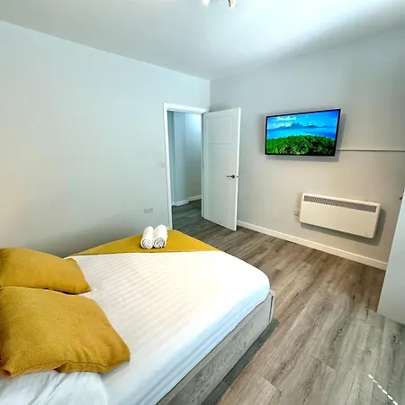 Spacious One Bedroom Apartment - With Parking And Wifi - Town Centre Location - Gated Access - Walk To Beach! Bournemouth Exterior photo