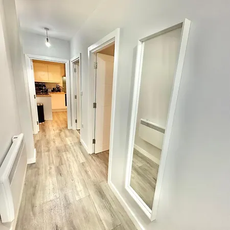 Spacious One Bedroom Apartment - With Parking And Wifi - Town Centre Location - Gated Access - Walk To Beach! Bournemouth Exterior photo