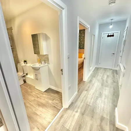 Spacious One Bedroom Apartment - With Parking And Wifi - Town Centre Location - Gated Access - Walk To Beach! Bournemouth Exterior photo