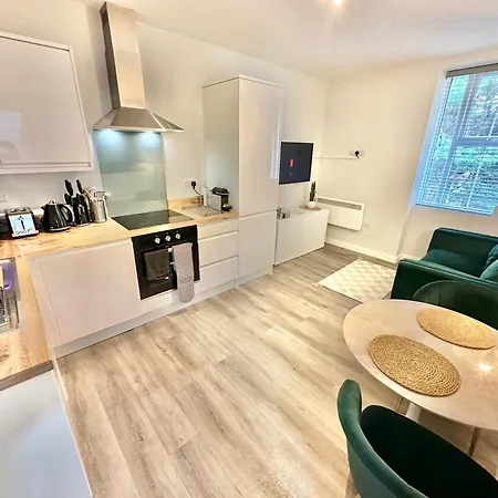 Spacious One Bedroom Apartment - With Parking And Wifi - Town Centre Location - Gated Access - Walk To Beach! Bournemouth Exterior photo